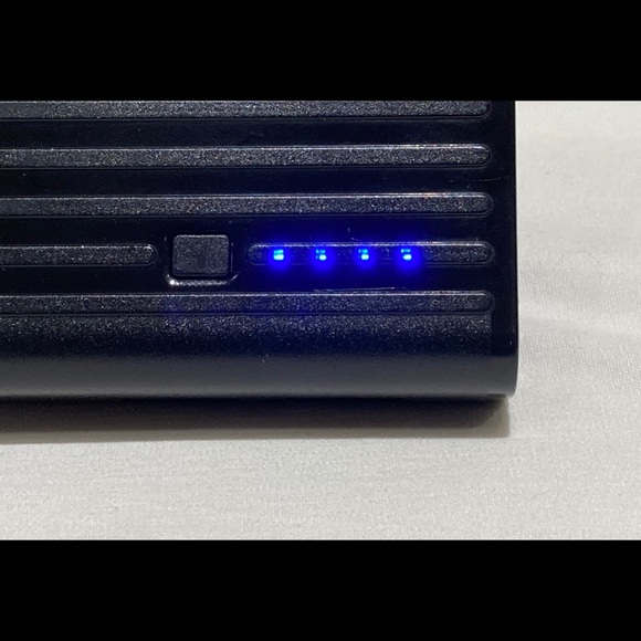 Vivitar Powerbank/Portable Charger 10000 mAh VPB-10001 - Picture 7 of 9